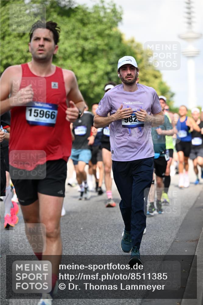 29.06.2025 - hella hamburg halbmarathon Dr. Thomas Lammeyer http://msf.ph/oto/8511385 29.06.2025 10:00:45 Kennedybrücke 1381, 1460, 1496, 1537, 1833, 2013, 2074, 2082, 2111, 2208, 2340, 2378, 2396, 2771, 2839, 2869, 2878, 2996, 3310, 3426, 3575, 3652, 3791, 4635, 4770, 4833, 4897, 4967, 5169, 5194, 5839, 6309, 6377, 6561, 6562, 7383, 7475, 8112, 8313, 8361, 8514, 8572, 8587, 8618, 8651, 8661, 8710, 8813, 8863, 8930, 8996, 9082, 9497, 9752, 9820, 9876, 9985, 10189, 10371, 10508, 10859, 11018, 11184, 11429 meine-sportfotos.de