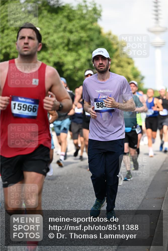29.06.2025 - hella hamburg halbmarathon Dr. Thomas Lammeyer http://msf.ph/oto/8511388 29.06.2025 10:00:45 Kennedybrücke 1381, 1460, 1496, 1537, 1833, 2013, 2074, 2082, 2111, 2208, 2340, 2378, 2396, 2771, 2839, 2869, 2878, 2996, 3310, 3426, 3575, 3652, 3791, 4635, 4770, 4833, 4897, 4967, 5169, 5194, 5839, 6309, 6377, 6561, 6562, 7383, 7475, 8112, 8313, 8361, 8514, 8572, 8587, 8618, 8651, 8661, 8710, 8813, 8863, 8930, 8996, 9082, 9497, 9752, 9820, 9876, 9985, 10189, 10371, 10508, 10859, 11018, 11184, 11429 meine-sportfotos.de