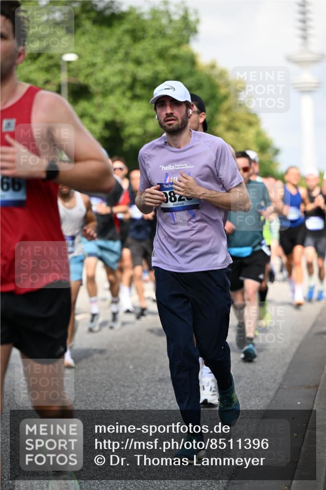 29.06.2025 - hella hamburg halbmarathon Dr. Thomas Lammeyer http://msf.ph/oto/8511396 29.06.2025 10:00:45 Kennedybrücke 1381, 1460, 1496, 1537, 1833, 2013, 2074, 2082, 2111, 2208, 2340, 2378, 2396, 2771, 2839, 2869, 2878, 2996, 3310, 3426, 3575, 3652, 3791, 4635, 4770, 4833, 4897, 4967, 5169, 5194, 5839, 6309, 6377, 6561, 6562, 7383, 7475, 8112, 8313, 8361, 8514, 8572, 8587, 8618, 8651, 8661, 8710, 8813, 8863, 8930, 8996, 9082, 9497, 9752, 9820, 9876, 9985, 10189, 10371, 10508, 10859, 11018, 11184, 11429 meine-sportfotos.de