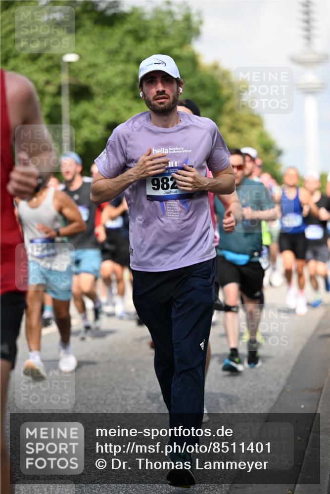 29.06.2025 - hella hamburg halbmarathon Dr. Thomas Lammeyer http://msf.ph/oto/8511401 29.06.2025 10:00:46 Kennedybrücke 1381, 1460, 1496, 1537, 1833, 2074, 2082, 2111, 2208, 2340, 2378, 2396, 2771, 2839, 2869, 2878, 3310, 3426, 3575, 3652, 3791, 4770, 4833, 4897, 4967, 5169, 5194, 5319, 5839, 6309, 6377, 6561, 6562, 7177, 8112, 8313, 8361, 8514, 8572, 8587, 8618, 8651, 8661, 8710, 8813, 8863, 8930, 8996, 9082, 9497, 9752, 9820, 9876, 9985, 10189, 10371, 10859, 11018, 11184, 11429 meine-sportfotos.de