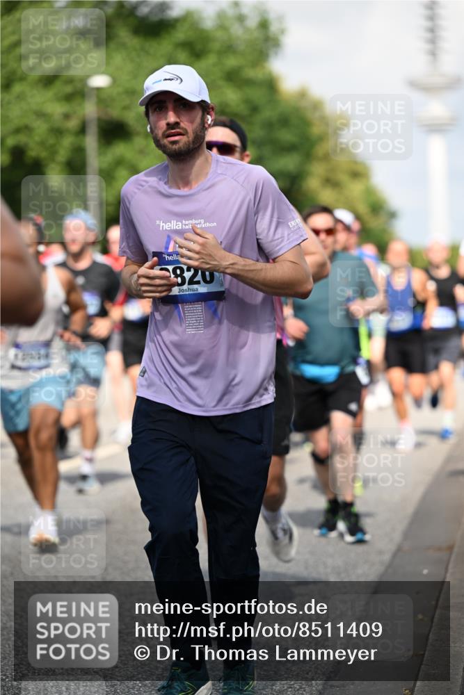 29.06.2025 - hella hamburg halbmarathon Dr. Thomas Lammeyer http://msf.ph/oto/8511409 29.06.2025 10:00:46 Kennedybrücke 1381, 1460, 1496, 1537, 1833, 2074, 2082, 2111, 2208, 2340, 2378, 2396, 2771, 2839, 2869, 2878, 3310, 3426, 3575, 3652, 3791, 4770, 4833, 4897, 4967, 5169, 5194, 5319, 5839, 6309, 6377, 6561, 6562, 7177, 8112, 8313, 8361, 8514, 8572, 8587, 8618, 8651, 8661, 8710, 8813, 8863, 8930, 8996, 9082, 9497, 9752, 9820, 9876, 9985, 10189, 10371, 10859, 11018, 11184, 11429 meine-sportfotos.de
