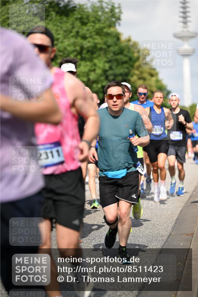 29.06.2025 - hella hamburg halbmarathon Dr. Thomas Lammeyer http://msf.ph/oto/8511423 29.06.2025 10:00:47 Kennedybrücke 1381, 1460, 1496, 1537, 1833, 2074, 2082, 2111, 2208, 2340, 2378, 2396, 2771, 2839, 2869, 2878, 3310, 3426, 3575, 3652, 3791, 4770, 4833, 4897, 4967, 5169, 5194, 5319, 5839, 6309, 6377, 6561, 6562, 7177, 8112, 8313, 8361, 8514, 8572, 8587, 8618, 8651, 8661, 8710, 8813, 8863, 8930, 8996, 9082, 9497, 9752, 9820, 9876, 9985, 10040, 10189, 10371, 10859, 11018, 11184, 11429 meine-sportfotos.de