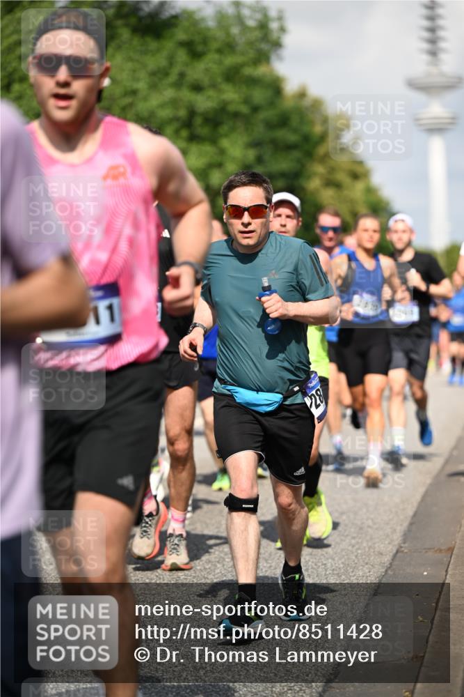 29.06.2025 - hella hamburg halbmarathon Dr. Thomas Lammeyer http://msf.ph/oto/8511428 29.06.2025 10:00:47 Kennedybrücke 1381, 1460, 1496, 1537, 1833, 2074, 2082, 2111, 2208, 2340, 2378, 2396, 2771, 2839, 2869, 2878, 3310, 3426, 3575, 3652, 3791, 4770, 4833, 4897, 4967, 5169, 5194, 5319, 5839, 6309, 6377, 6561, 6562, 7177, 8112, 8313, 8361, 8514, 8572, 8587, 8618, 8651, 8661, 8710, 8813, 8863, 8930, 8996, 9082, 9497, 9752, 9820, 9876, 9985, 10040, 10189, 10371, 10859, 11018, 11184, 11429 meine-sportfotos.de