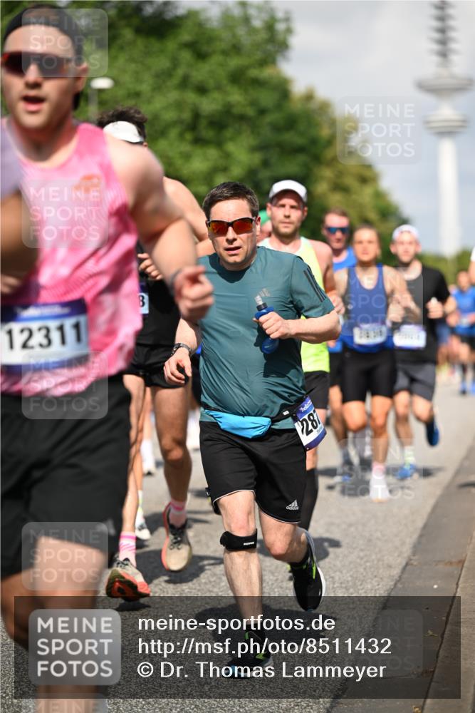 29.06.2025 - hella hamburg halbmarathon Dr. Thomas Lammeyer http://msf.ph/oto/8511432 29.06.2025 10:00:47 Kennedybrücke 1381, 1460, 1496, 1537, 1833, 2074, 2082, 2111, 2208, 2340, 2378, 2396, 2771, 2839, 2869, 2878, 3310, 3426, 3575, 3652, 3791, 4770, 4833, 4897, 4967, 5169, 5194, 5319, 5839, 6309, 6377, 6561, 6562, 7177, 8112, 8313, 8361, 8514, 8572, 8587, 8618, 8651, 8661, 8710, 8813, 8863, 8930, 8996, 9082, 9497, 9752, 9820, 9876, 9985, 10040, 10189, 10371, 10859, 11018, 11184, 11429 meine-sportfotos.de