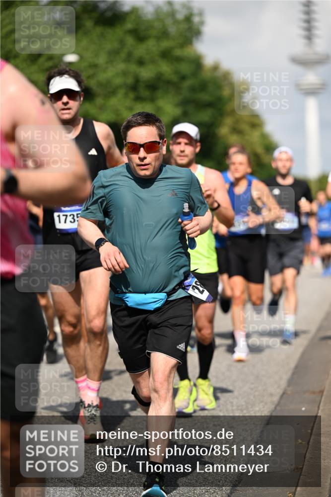 29.06.2025 - hella hamburg halbmarathon Dr. Thomas Lammeyer http://msf.ph/oto/8511434 29.06.2025 10:00:47 Kennedybrücke 1381, 1460, 1496, 1537, 1833, 2074, 2082, 2111, 2208, 2340, 2378, 2396, 2771, 2839, 2869, 2878, 3310, 3426, 3575, 3652, 3791, 4770, 4833, 4897, 4967, 5169, 5194, 5319, 5839, 6309, 6377, 6561, 6562, 7177, 8112, 8313, 8361, 8514, 8572, 8587, 8618, 8651, 8661, 8710, 8813, 8863, 8930, 8996, 9082, 9497, 9752, 9820, 9876, 9985, 10040, 10189, 10371, 10859, 11018, 11184, 11429 meine-sportfotos.de