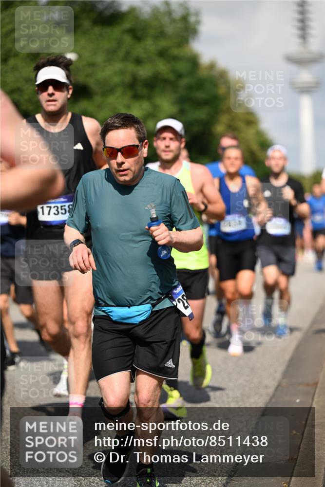 29.06.2025 - hella hamburg halbmarathon Dr. Thomas Lammeyer http://msf.ph/oto/8511438 29.06.2025 10:00:47 Kennedybrücke 1381, 1460, 1496, 1537, 1833, 2074, 2082, 2111, 2208, 2340, 2378, 2396, 2771, 2839, 2869, 2878, 3310, 3426, 3575, 3652, 3791, 4770, 4833, 4897, 4967, 5169, 5194, 5319, 5839, 6309, 6377, 6561, 6562, 7177, 8112, 8313, 8361, 8514, 8572, 8587, 8618, 8651, 8661, 8710, 8813, 8863, 8930, 8996, 9082, 9497, 9752, 9820, 9876, 9985, 10040, 10189, 10371, 10859, 11018, 11184, 11429 meine-sportfotos.de