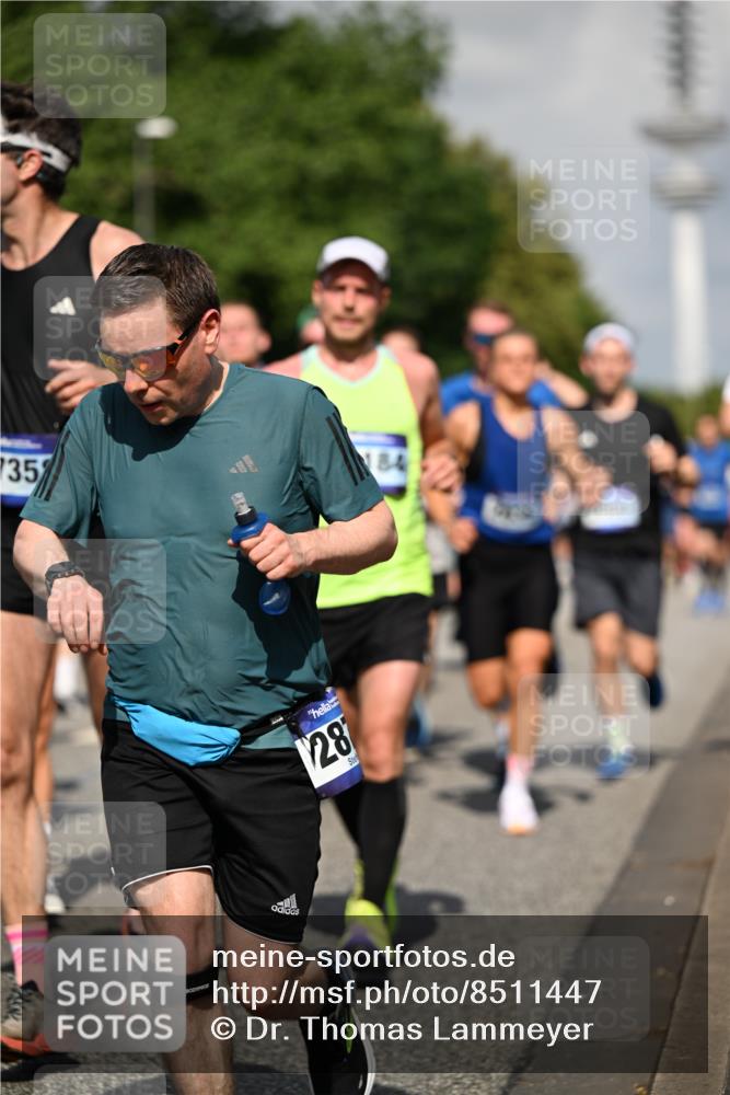 29.06.2025 - hella hamburg halbmarathon Dr. Thomas Lammeyer http://msf.ph/oto/8511447 29.06.2025 10:00:48 Kennedybrücke 1381, 1496, 1537, 1833, 2074, 2082, 2111, 2208, 2340, 2378, 2396, 2771, 2839, 2869, 2878, 3310, 3575, 3652, 3791, 4726, 4770, 4833, 4897, 4967, 5169, 5194, 5319, 5839, 6377, 6562, 6631, 7177, 8112, 8313, 8361, 8514, 8572, 8587, 8618, 8651, 8661, 8710, 8813, 8863, 8930, 8968, 8996, 9082, 9752, 9820, 9876, 9985, 10040, 10189, 10371, 10859, 11184, 11429 meine-sportfotos.de