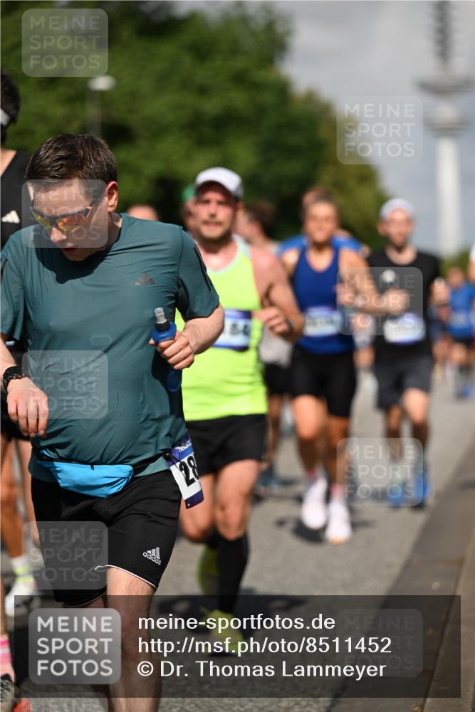 29.06.2025 - hella hamburg halbmarathon Dr. Thomas Lammeyer http://msf.ph/oto/8511452 29.06.2025 10:00:48 Kennedybrücke 1381, 1496, 1537, 1833, 2074, 2082, 2111, 2208, 2340, 2378, 2396, 2771, 2839, 2869, 2878, 3310, 3575, 3652, 3791, 4726, 4770, 4833, 4897, 4967, 5169, 5194, 5319, 5839, 6377, 6562, 6631, 7177, 8112, 8313, 8361, 8514, 8572, 8587, 8618, 8651, 8661, 8710, 8813, 8863, 8930, 8968, 8996, 9082, 9752, 9820, 9876, 9985, 10040, 10189, 10371, 10859, 11184, 11429 meine-sportfotos.de