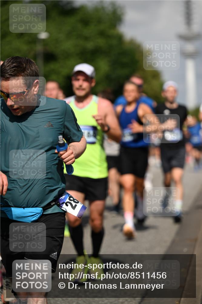 29.06.2025 - hella hamburg halbmarathon Dr. Thomas Lammeyer http://msf.ph/oto/8511456 29.06.2025 10:00:48 Kennedybrücke 1381, 1496, 1537, 1833, 2074, 2082, 2111, 2208, 2340, 2378, 2396, 2771, 2839, 2869, 2878, 3310, 3575, 3652, 3791, 4726, 4770, 4833, 4897, 4967, 5169, 5194, 5319, 5839, 6377, 6562, 6631, 7177, 8112, 8313, 8361, 8514, 8572, 8587, 8618, 8651, 8661, 8710, 8813, 8863, 8930, 8968, 8996, 9082, 9752, 9820, 9876, 9985, 10040, 10189, 10371, 10859, 11184, 11429 meine-sportfotos.de