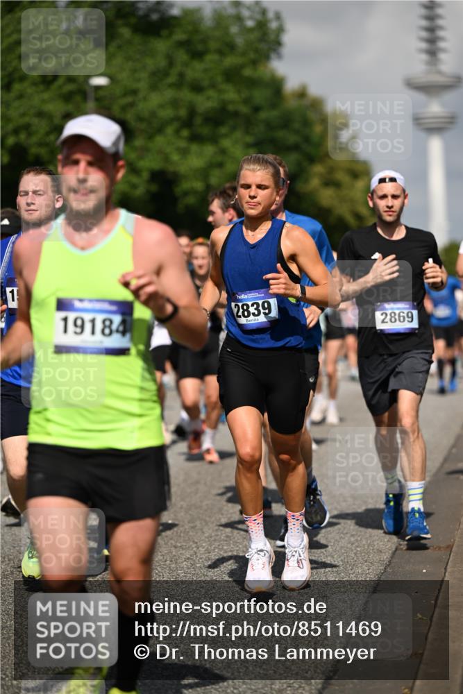 29.06.2025 - hella hamburg halbmarathon Dr. Thomas Lammeyer http://msf.ph/oto/8511469 29.06.2025 10:00:49 Kennedybrücke 1381, 1496, 1537, 1833, 2074, 2111, 2208, 2340, 2378, 2396, 2771, 2839, 2869, 2878, 3310, 3575, 3652, 3791, 4726, 4770, 4833, 4897, 5169, 5194, 5319, 5839, 6377, 6631, 7177, 8112, 8313, 8361, 8514, 8572, 8587, 8618, 8651, 8661, 8710, 8813, 8863, 8930, 8968, 8996, 9082, 9246, 9752, 9820, 9876, 9985, 10040, 10189, 10371, 10859, 11184, 11429 meine-sportfotos.de