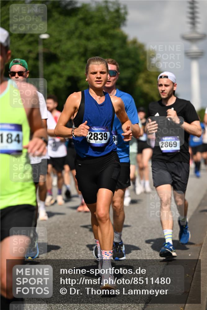 29.06.2025 - hella hamburg halbmarathon Dr. Thomas Lammeyer http://msf.ph/oto/8511480 29.06.2025 10:00:49 Kennedybrücke 1381, 1496, 1537, 1833, 2074, 2111, 2208, 2340, 2378, 2396, 2771, 2839, 2869, 2878, 3310, 3575, 3652, 3791, 4726, 4770, 4833, 4897, 5169, 5194, 5319, 5839, 6377, 6631, 7177, 8112, 8313, 8361, 8514, 8572, 8587, 8618, 8651, 8661, 8710, 8813, 8863, 8930, 8968, 8996, 9082, 9246, 9752, 9820, 9876, 9985, 10040, 10189, 10371, 10859, 11184, 11429 meine-sportfotos.de