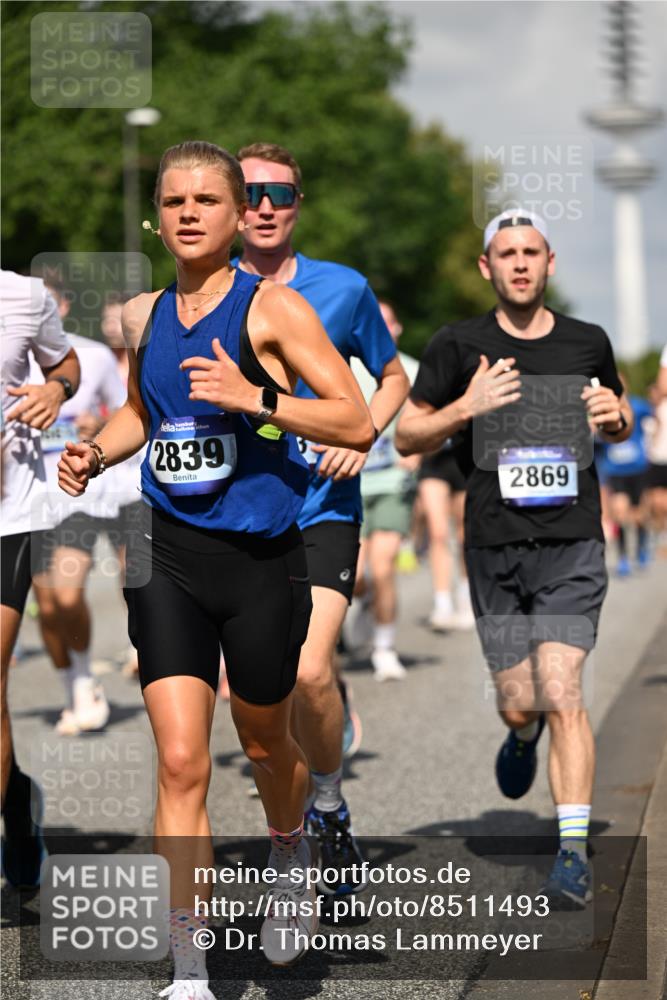 29.06.2025 - hella hamburg halbmarathon Dr. Thomas Lammeyer http://msf.ph/oto/8511493 29.06.2025 10:00:49 Kennedybrücke 1381, 1496, 1537, 1833, 2074, 2111, 2208, 2340, 2378, 2396, 2771, 2839, 2869, 2878, 3310, 3575, 3652, 3791, 4726, 4770, 4833, 4897, 5169, 5194, 5319, 5839, 6377, 6631, 7177, 8112, 8313, 8361, 8514, 8572, 8587, 8618, 8651, 8661, 8710, 8813, 8863, 8930, 8968, 8996, 9082, 9246, 9752, 9820, 9876, 9985, 10040, 10189, 10371, 10859, 11184, 11429 meine-sportfotos.de