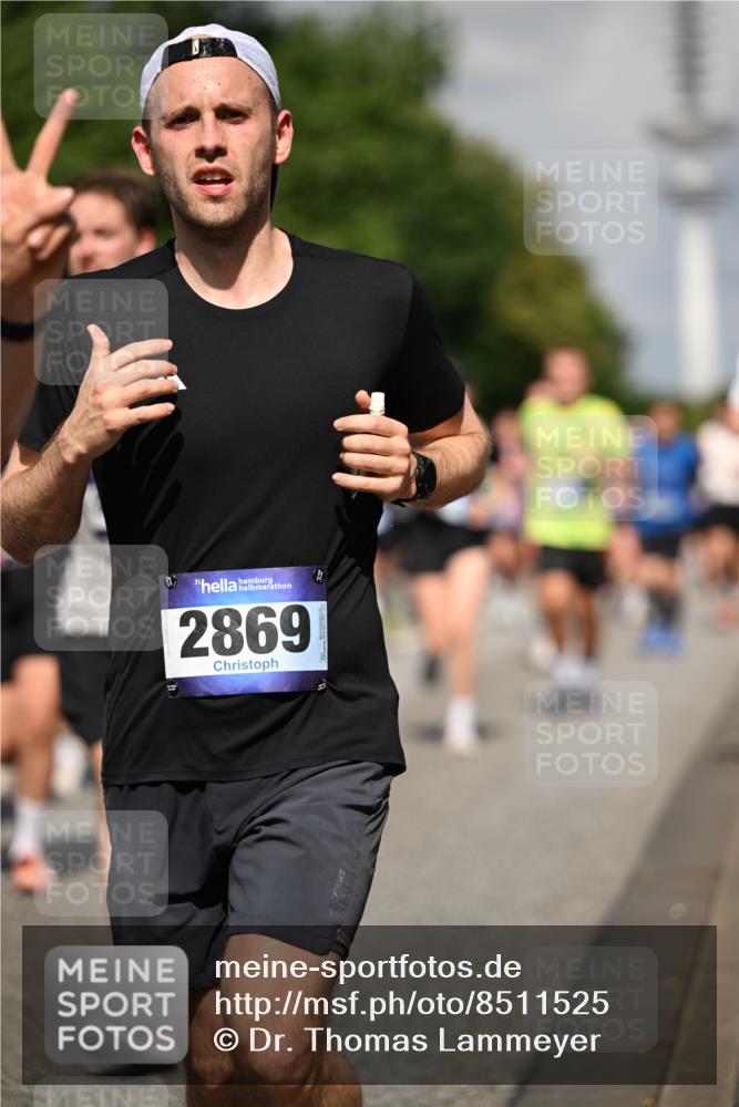 29.06.2025 - hella hamburg halbmarathon Dr. Thomas Lammeyer http://msf.ph/oto/8511525 29.06.2025 10:00:51 Kennedybrücke 1381, 1496, 1537, 1833, 2074, 2111, 2208, 2340, 2378, 2396, 2595, 2771, 2814, 2839, 2869, 2878, 3310, 3575, 3652, 3791, 4726, 4770, 4833, 4897, 5013, 5169, 5194, 5319, 5839, 6631, 7177, 7918, 8112, 8313, 8361, 8587, 8618, 8651, 8661, 8710, 8813, 8863, 8930, 8968, 8996, 9246, 9752, 9820, 9876, 9985, 10040, 10189, 10371, 10859, 10896, 11184, 11339, 11429 meine-sportfotos.de