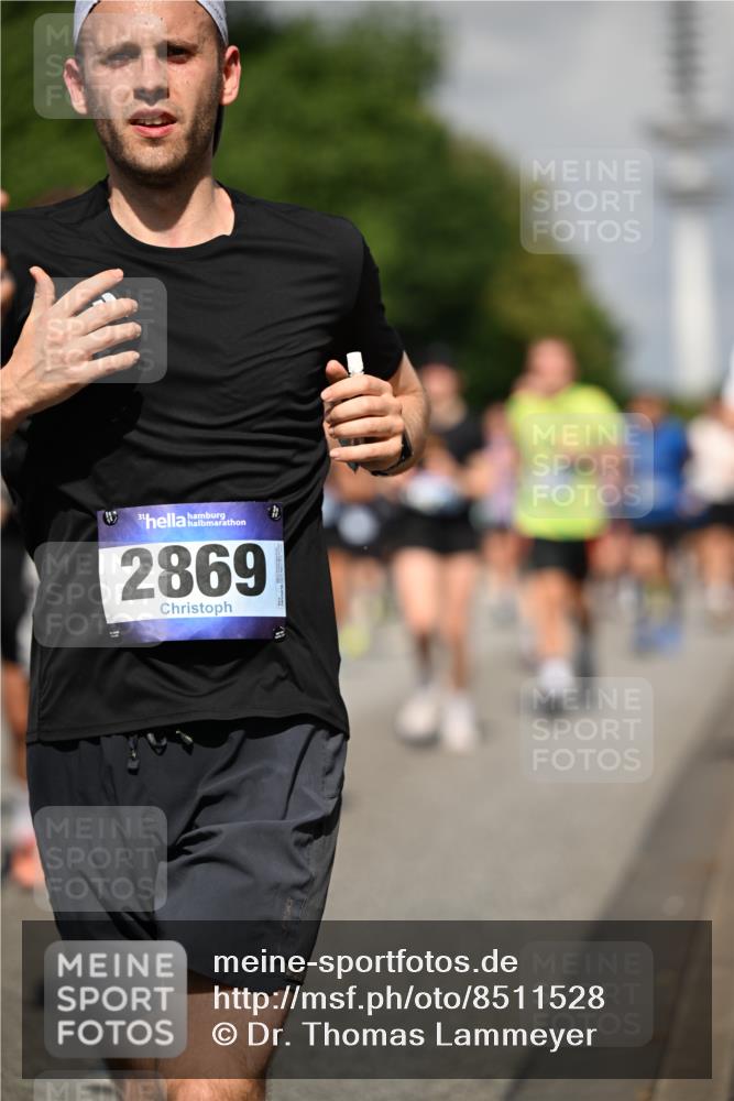 29.06.2025 - hella hamburg halbmarathon Dr. Thomas Lammeyer http://msf.ph/oto/8511528 29.06.2025 10:00:51 Kennedybrücke 1381, 1496, 1537, 1833, 2074, 2111, 2208, 2340, 2378, 2396, 2595, 2771, 2814, 2839, 2869, 2878, 3310, 3575, 3652, 3791, 4726, 4770, 4833, 4897, 5013, 5169, 5194, 5319, 5839, 6631, 7177, 7918, 8112, 8313, 8361, 8587, 8618, 8651, 8661, 8710, 8813, 8863, 8930, 8968, 8996, 9246, 9752, 9820, 9876, 9985, 10040, 10189, 10371, 10859, 10896, 11184, 11339, 11429 meine-sportfotos.de