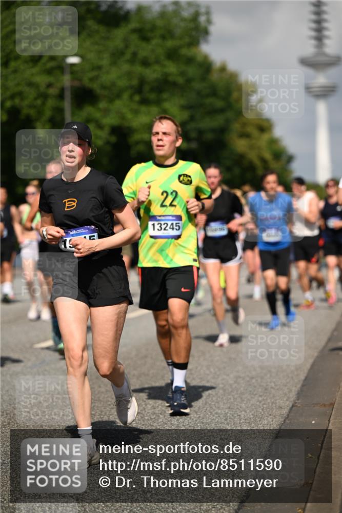 29.06.2025 - hella hamburg halbmarathon Dr. Thomas Lammeyer http://msf.ph/oto/8511590 29.06.2025 10:00:53 Kennedybrücke 1381, 1496, 1537, 1833, 2074, 2111, 2340, 2378, 2396, 2595, 2814, 2839, 2869, 2878, 3575, 3652, 3791, 4299, 4726, 4770, 4833, 4897, 5013, 5169, 5194, 5319, 5839, 6033, 6125, 6631, 7177, 7918, 8112, 8313, 8587, 8618, 8651, 8661, 8710, 8813, 8863, 8930, 8968, 9246, 9752, 9820, 9876, 9985, 10040, 10189, 10667, 10859, 10896, 11184, 11339, 11429 meine-sportfotos.de