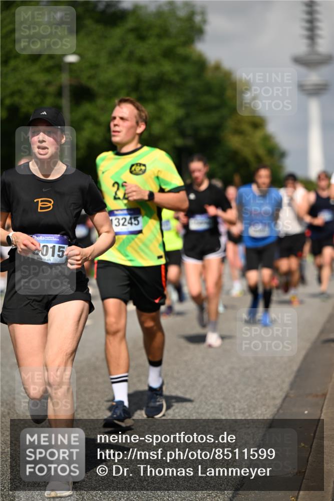 29.06.2025 - hella hamburg halbmarathon Dr. Thomas Lammeyer http://msf.ph/oto/8511599 29.06.2025 10:00:54 Kennedybrücke 1381, 1537, 1833, 2074, 2111, 2340, 2378, 2396, 2595, 2814, 2839, 2869, 2878, 3575, 3652, 3791, 4299, 4726, 4770, 4833, 4897, 5013, 5018, 5169, 5194, 5319, 5839, 6033, 6125, 6631, 7177, 7918, 8112, 8313, 8587, 8618, 8651, 8661, 8710, 8813, 8863, 8930, 8968, 9060, 9246, 9752, 9820, 9876, 9985, 10040, 10189, 10667, 10859, 10896, 11184, 11339, 11429 meine-sportfotos.de