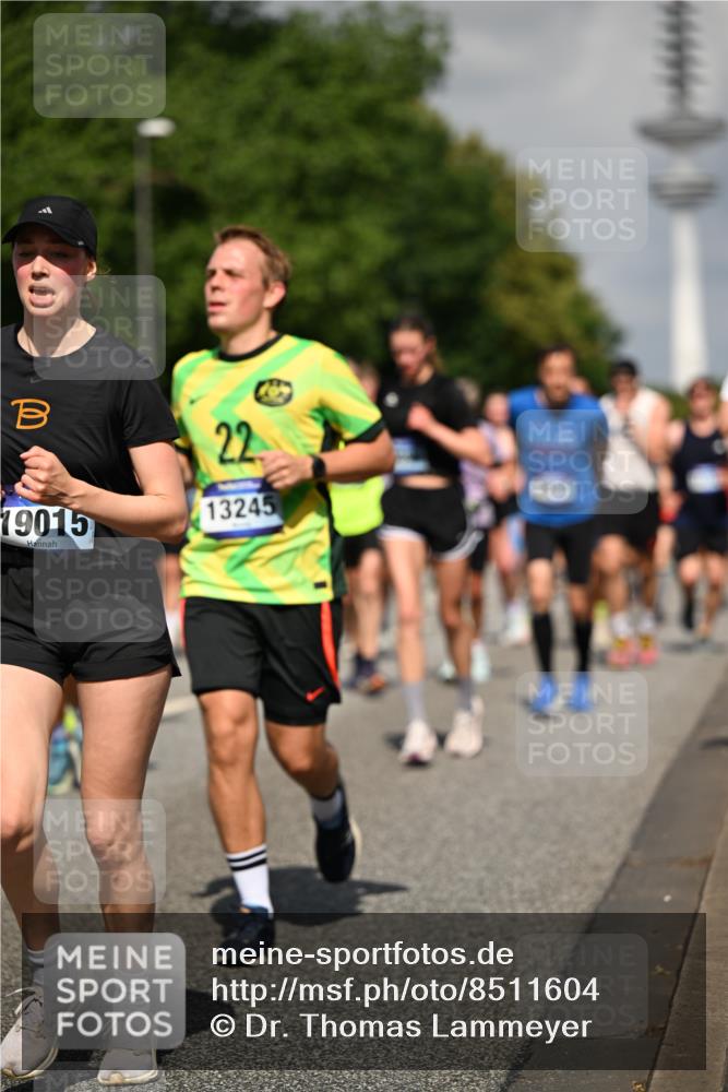 29.06.2025 - hella hamburg halbmarathon Dr. Thomas Lammeyer http://msf.ph/oto/8511604 29.06.2025 10:00:54 Kennedybrücke 1381, 1537, 1833, 2074, 2111, 2340, 2378, 2396, 2595, 2814, 2839, 2869, 2878, 3575, 3652, 3791, 4299, 4726, 4770, 4833, 4897, 5013, 5018, 5169, 5194, 5319, 5839, 6033, 6125, 6631, 7177, 7918, 8112, 8313, 8587, 8618, 8651, 8661, 8710, 8813, 8863, 8930, 8968, 9060, 9246, 9752, 9820, 9876, 9985, 10040, 10189, 10667, 10859, 10896, 11184, 11339, 11429 meine-sportfotos.de