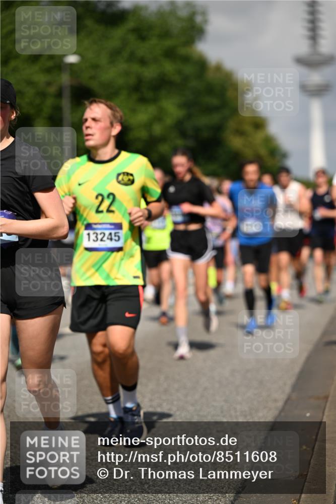 29.06.2025 - hella hamburg halbmarathon Dr. Thomas Lammeyer http://msf.ph/oto/8511608 29.06.2025 10:00:54 Kennedybrücke 1381, 1537, 1833, 2074, 2111, 2340, 2378, 2396, 2595, 2814, 2839, 2869, 2878, 3575, 3652, 3791, 4299, 4726, 4770, 4833, 4897, 5013, 5018, 5169, 5194, 5319, 5839, 6033, 6125, 6631, 7177, 7918, 8112, 8313, 8587, 8618, 8651, 8661, 8710, 8813, 8863, 8930, 8968, 9060, 9246, 9752, 9820, 9876, 9985, 10040, 10189, 10667, 10859, 10896, 11184, 11339, 11429 meine-sportfotos.de