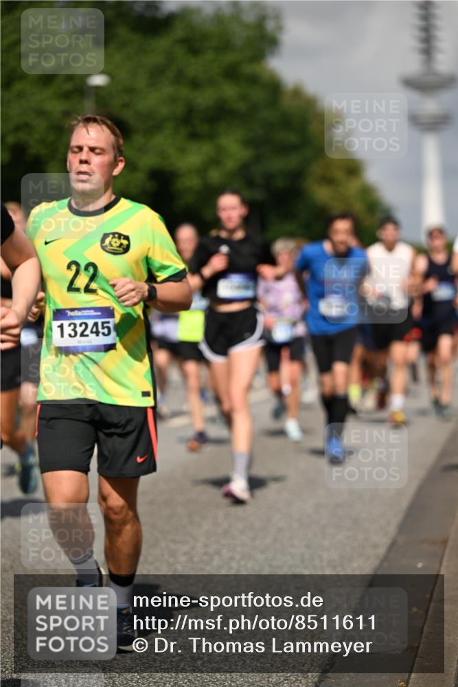 29.06.2025 - hella hamburg halbmarathon Dr. Thomas Lammeyer http://msf.ph/oto/8511611 29.06.2025 10:00:54 Kennedybrücke 1381, 1537, 1833, 2074, 2111, 2340, 2378, 2396, 2595, 2814, 2839, 2869, 2878, 3575, 3652, 3791, 4299, 4726, 4770, 4833, 4897, 5013, 5018, 5169, 5194, 5319, 5839, 6033, 6125, 6631, 7177, 7918, 8112, 8313, 8587, 8618, 8651, 8661, 8710, 8813, 8863, 8930, 8968, 9060, 9246, 9752, 9820, 9876, 9985, 10040, 10189, 10667, 10859, 10896, 11184, 11339, 11429 meine-sportfotos.de