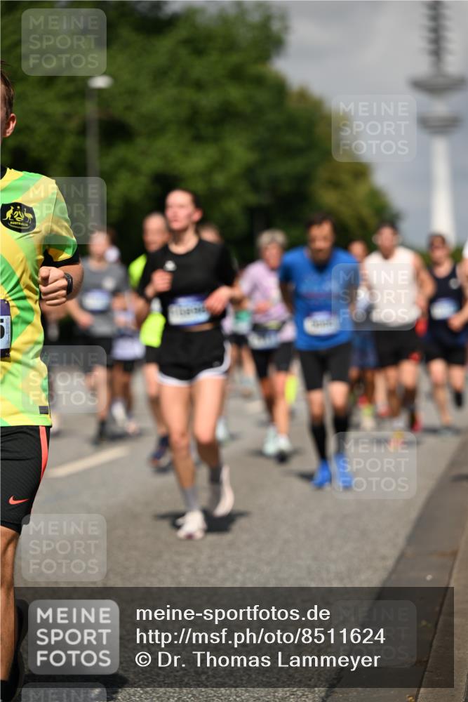 29.06.2025 - hella hamburg halbmarathon Dr. Thomas Lammeyer http://msf.ph/oto/8511624 29.06.2025 10:00:55 Kennedybrücke 1086, 1381, 1537, 1833, 2074, 2111, 2340, 2378, 2396, 2595, 2814, 2839, 2869, 2878, 3103, 3575, 3652, 3791, 4299, 4558, 4726, 4770, 4897, 5013, 5018, 5169, 5194, 5319, 5839, 6033, 6125, 6631, 7177, 7918, 8112, 8313, 8618, 8651, 8661, 8710, 8813, 8863, 8930, 8968, 9060, 9246, 9752, 9820, 9876, 9985, 10040, 10189, 10549, 10667, 10859, 10896, 11184, 11339, 11429 meine-sportfotos.de