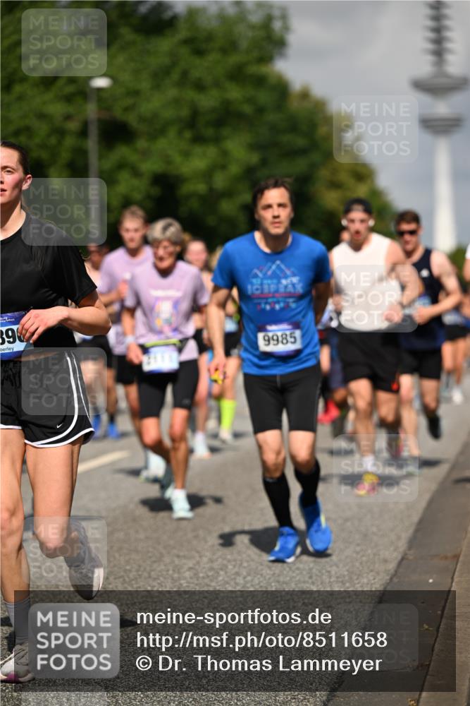 29.06.2025 - hella hamburg halbmarathon Dr. Thomas Lammeyer http://msf.ph/oto/8511658 29.06.2025 10:00:56 Kennedybrücke 1086, 1381, 1537, 1833, 2074, 2111, 2340, 2378, 2396, 2595, 2814, 2839, 2869, 2878, 3103, 3575, 3652, 3791, 4299, 4558, 4726, 4770, 4897, 5013, 5018, 5194, 5319, 5839, 6033, 6125, 6631, 7177, 7918, 8112, 8313, 8618, 8651, 8661, 8710, 8813, 8863, 8930, 8968, 9060, 9246, 9820, 9876, 9985, 10040, 10189, 10549, 10667, 10859, 10896, 11184, 11339, 11429 meine-sportfotos.de