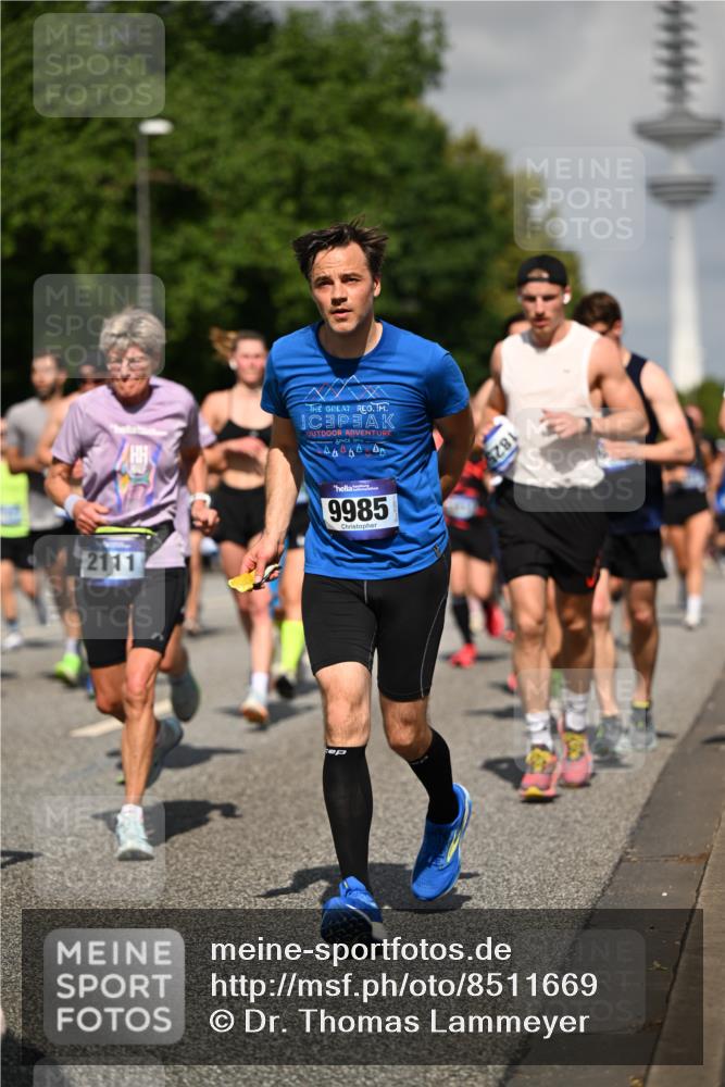 29.06.2025 - hella hamburg halbmarathon Dr. Thomas Lammeyer http://msf.ph/oto/8511669 29.06.2025 10:00:57 Kennedybrücke 1086, 1381, 1537, 1833, 2074, 2111, 2378, 2396, 2595, 2814, 2839, 2869, 2878, 3103, 3575, 3652, 3791, 4299, 4558, 4726, 4770, 4897, 5013, 5018, 5194, 5319, 5839, 6033, 6125, 6631, 7177, 7918, 8112, 8313, 8618, 8651, 8661, 8710, 8813, 8863, 8930, 8968, 9060, 9246, 9316, 9820, 9876, 9985, 10040, 10189, 10549, 10667, 10859, 10896, 11184, 11339, 11429 meine-sportfotos.de