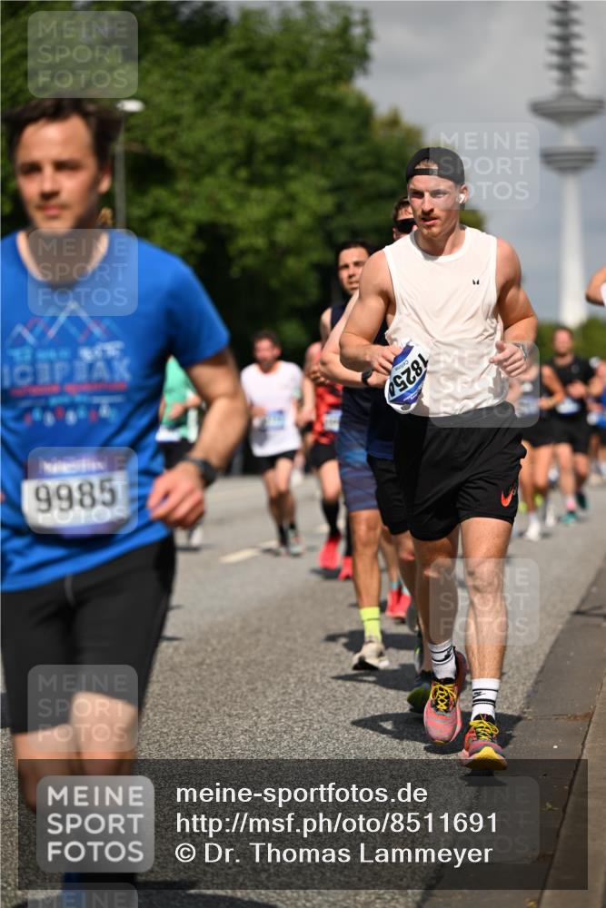 29.06.2025 - hella hamburg halbmarathon Dr. Thomas Lammeyer http://msf.ph/oto/8511691 29.06.2025 10:00:58 Kennedybrücke 1086, 1381, 1442, 1833, 2074, 2111, 2378, 2396, 2595, 2814, 2839, 2869, 2878, 3103, 3575, 3652, 3791, 4299, 4558, 4726, 4770, 4897, 5013, 5018, 5024, 5194, 5319, 5744, 5839, 6033, 6125, 6631, 7177, 7918, 8112, 8313, 8618, 8651, 8661, 8710, 8813, 8863, 8930, 8968, 9060, 9246, 9316, 9820, 9876, 9985, 10040, 10189, 10549, 10667, 10859, 10896, 11184, 11339, 11429 meine-sportfotos.de