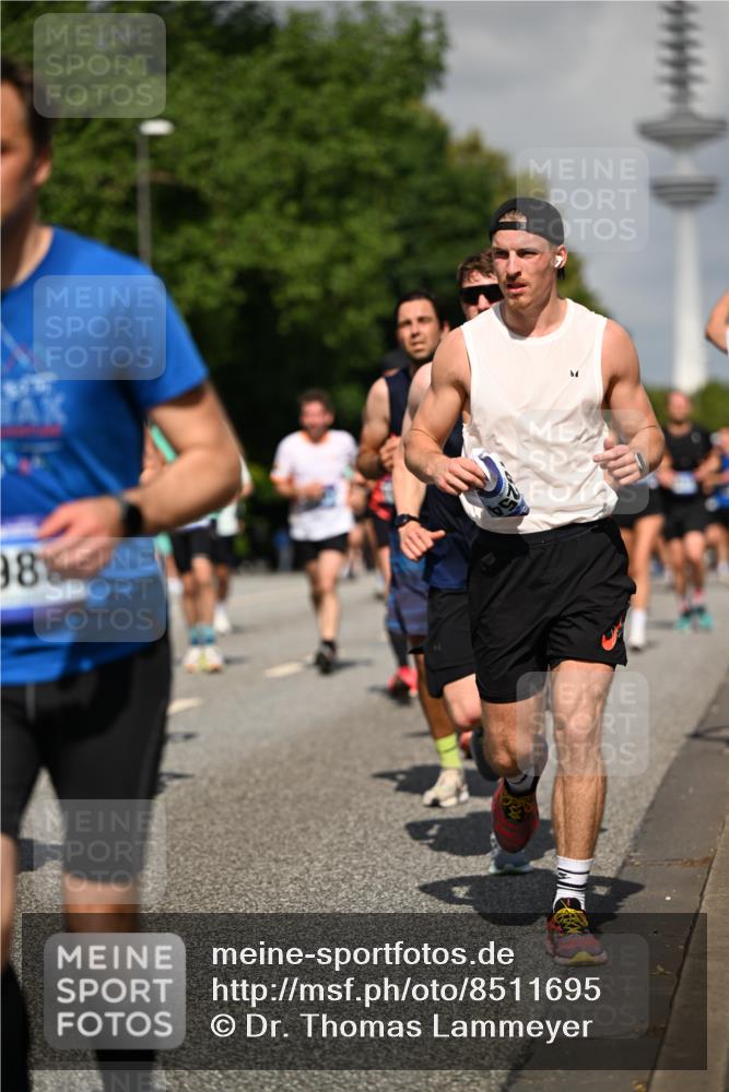 29.06.2025 - hella hamburg halbmarathon Dr. Thomas Lammeyer http://msf.ph/oto/8511695 29.06.2025 10:00:58 Kennedybrücke 1086, 1381, 1442, 1833, 2074, 2111, 2378, 2396, 2595, 2814, 2839, 2869, 2878, 3103, 3575, 3652, 3791, 4299, 4558, 4726, 4770, 4897, 5013, 5018, 5024, 5194, 5319, 5744, 5839, 6033, 6125, 6631, 7177, 7918, 8112, 8313, 8618, 8651, 8661, 8710, 8813, 8863, 8930, 8968, 9060, 9246, 9316, 9820, 9876, 9985, 10040, 10189, 10549, 10667, 10859, 10896, 11184, 11339, 11429 meine-sportfotos.de