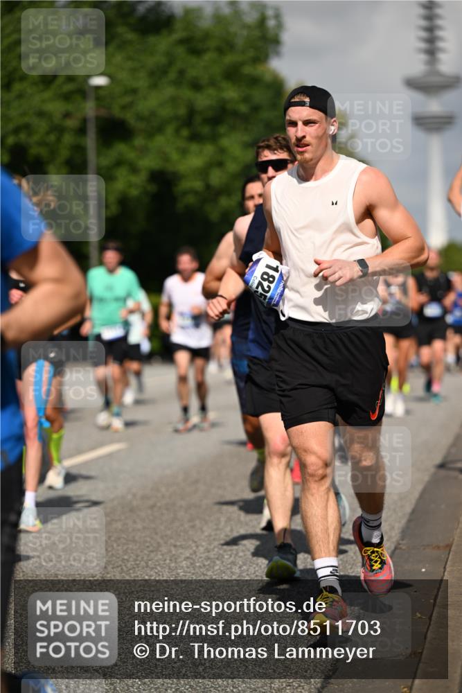 29.06.2025 - hella hamburg halbmarathon Dr. Thomas Lammeyer http://msf.ph/oto/8511703 29.06.2025 10:00:58 Kennedybrücke 1086, 1381, 1442, 1833, 2074, 2111, 2378, 2396, 2595, 2814, 2839, 2869, 2878, 3103, 3575, 3652, 3791, 4299, 4558, 4726, 4770, 4897, 5013, 5018, 5024, 5194, 5319, 5744, 5839, 6033, 6125, 6631, 7177, 7918, 8112, 8313, 8618, 8651, 8661, 8710, 8813, 8863, 8930, 8968, 9060, 9246, 9316, 9820, 9876, 9985, 10040, 10189, 10549, 10667, 10859, 10896, 11184, 11339, 11429 meine-sportfotos.de