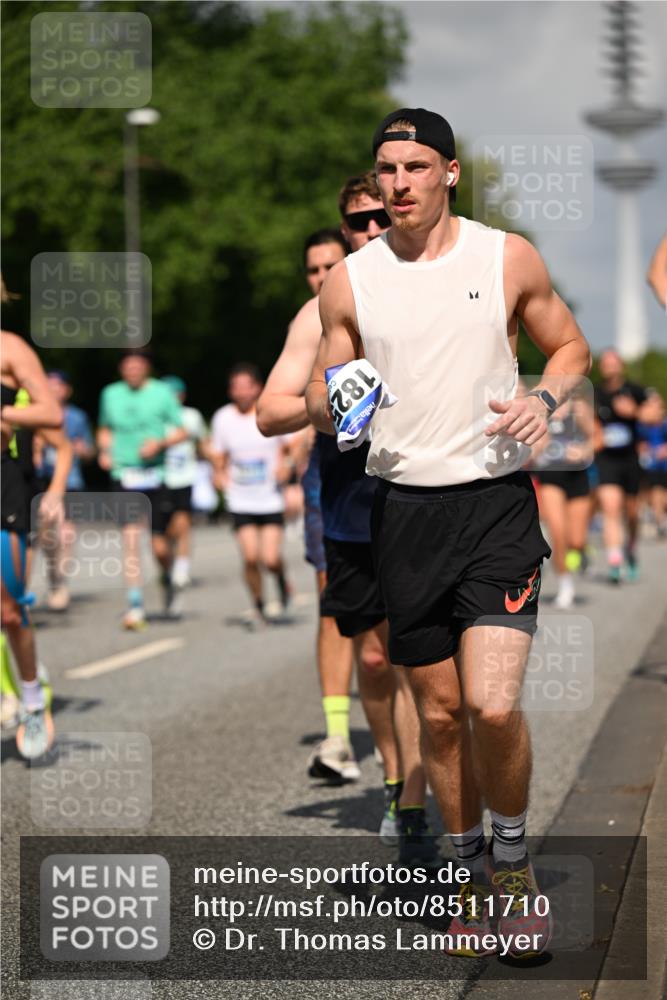 29.06.2025 - hella hamburg halbmarathon Dr. Thomas Lammeyer http://msf.ph/oto/8511710 29.06.2025 10:00:59 Kennedybrücke 1086, 1381, 1442, 1833, 2074, 2111, 2378, 2396, 2595, 2814, 2839, 2869, 2878, 3103, 3575, 3652, 3791, 4299, 4558, 4726, 4770, 4897, 5013, 5018, 5024, 5194, 5319, 5744, 5839, 6033, 6125, 6631, 6762, 6795, 7177, 7918, 8112, 8313, 8447, 8618, 8651, 8661, 8710, 8813, 8863, 8930, 8968, 9060, 9246, 9316, 9876, 9985, 10040, 10189, 10549, 10667, 10859, 10896, 11184, 11339, 11429 meine-sportfotos.de