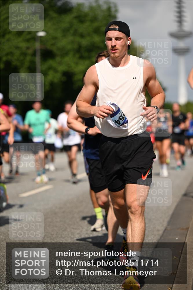 29.06.2025 - hella hamburg halbmarathon Dr. Thomas Lammeyer http://msf.ph/oto/8511714 29.06.2025 10:00:59 Kennedybrücke 1086, 1381, 1442, 1833, 2074, 2111, 2378, 2396, 2595, 2814, 2839, 2869, 2878, 3103, 3575, 3652, 3791, 4299, 4558, 4726, 4770, 4897, 5013, 5018, 5024, 5194, 5319, 5744, 5839, 6033, 6125, 6631, 6762, 6795, 7177, 7918, 8112, 8313, 8447, 8618, 8651, 8661, 8710, 8813, 8863, 8930, 8968, 9060, 9246, 9316, 9876, 9985, 10040, 10189, 10549, 10667, 10859, 10896, 11184, 11339, 11429 meine-sportfotos.de