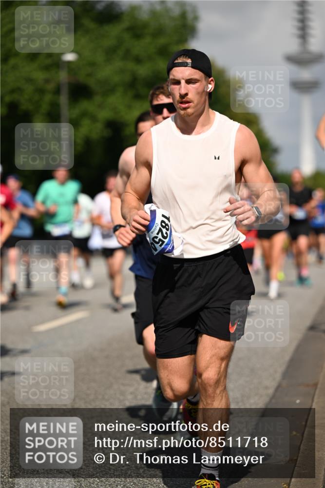 29.06.2025 - hella hamburg halbmarathon Dr. Thomas Lammeyer http://msf.ph/oto/8511718 29.06.2025 10:00:59 Kennedybrücke 1086, 1381, 1442, 1833, 2074, 2111, 2378, 2396, 2595, 2814, 2839, 2869, 2878, 3103, 3575, 3652, 3791, 4299, 4558, 4726, 4770, 4897, 5013, 5018, 5024, 5194, 5319, 5744, 5839, 6033, 6125, 6631, 6762, 6795, 7177, 7918, 8112, 8313, 8447, 8618, 8651, 8661, 8710, 8813, 8863, 8930, 8968, 9060, 9246, 9316, 9876, 9985, 10040, 10189, 10549, 10667, 10859, 10896, 11184, 11339, 11429 meine-sportfotos.de