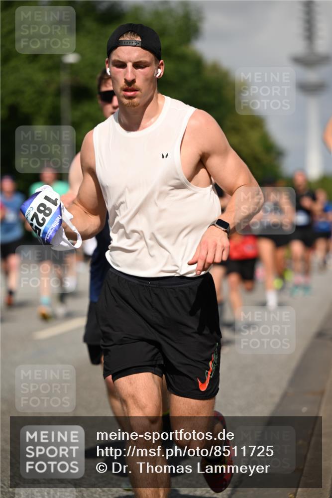 29.06.2025 - hella hamburg halbmarathon Dr. Thomas Lammeyer http://msf.ph/oto/8511725 29.06.2025 10:00:59 Kennedybrücke 1086, 1381, 1442, 1833, 2074, 2111, 2378, 2396, 2595, 2814, 2839, 2869, 2878, 3103, 3575, 3652, 3791, 4299, 4558, 4726, 4770, 4897, 5013, 5018, 5024, 5194, 5319, 5744, 5839, 6033, 6125, 6631, 6762, 6795, 7177, 7918, 8112, 8313, 8447, 8618, 8651, 8661, 8710, 8813, 8863, 8930, 8968, 9060, 9246, 9316, 9876, 9985, 10040, 10189, 10549, 10667, 10859, 10896, 11184, 11339, 11429 meine-sportfotos.de