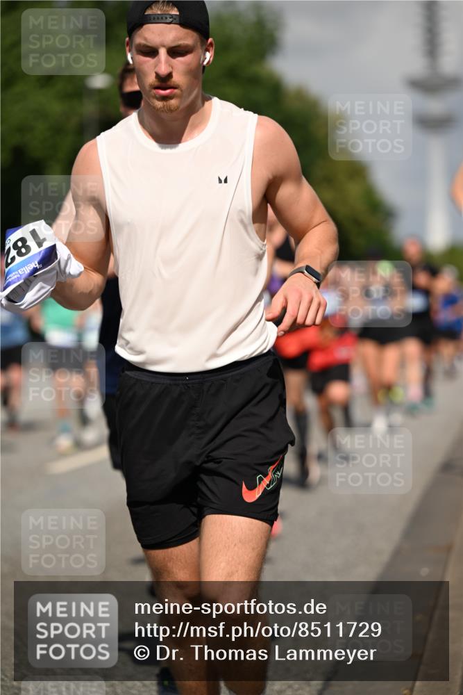 29.06.2025 - hella hamburg halbmarathon Dr. Thomas Lammeyer http://msf.ph/oto/8511729 29.06.2025 10:00:59 Kennedybrücke 1086, 1381, 1442, 1833, 2074, 2111, 2378, 2396, 2595, 2814, 2839, 2869, 2878, 3103, 3575, 3652, 3791, 4299, 4558, 4726, 4770, 4897, 5013, 5018, 5024, 5194, 5319, 5744, 5839, 6033, 6125, 6631, 6762, 6795, 7177, 7918, 8112, 8313, 8447, 8618, 8651, 8661, 8710, 8813, 8863, 8930, 8968, 9060, 9246, 9316, 9876, 9985, 10040, 10189, 10549, 10667, 10859, 10896, 11184, 11339, 11429 meine-sportfotos.de