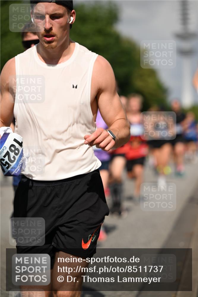 29.06.2025 - hella hamburg halbmarathon Dr. Thomas Lammeyer http://msf.ph/oto/8511737 29.06.2025 10:01:00 Kennedybrücke 1086, 1381, 1442, 1833, 2074, 2111, 2378, 2396, 2595, 2814, 2839, 2869, 3103, 3575, 3652, 3791, 4261, 4299, 4558, 4726, 4770, 4897, 5013, 5018, 5024, 5194, 5319, 5744, 5839, 6033, 6125, 6631, 6762, 6795, 7177, 7918, 8112, 8313, 8447, 8618, 8651, 8661, 8710, 8813, 8863, 8930, 8968, 9060, 9246, 9316, 9876, 9985, 10040, 10189, 10549, 10667, 10859, 10896, 11184, 11339, 11429 meine-sportfotos.de