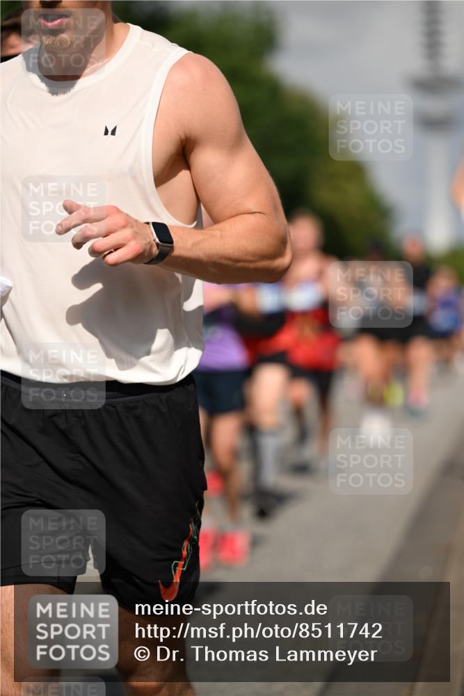 29.06.2025 - hella hamburg halbmarathon Dr. Thomas Lammeyer http://msf.ph/oto/8511742 29.06.2025 10:01:00 Kennedybrücke 1086, 1381, 1442, 1833, 2074, 2111, 2378, 2396, 2595, 2814, 2839, 2869, 3103, 3575, 3652, 3791, 4261, 4299, 4558, 4726, 4770, 4897, 5013, 5018, 5024, 5194, 5319, 5744, 5839, 6033, 6125, 6631, 6762, 6795, 7177, 7918, 8112, 8313, 8447, 8618, 8651, 8661, 8710, 8813, 8863, 8930, 8968, 9060, 9246, 9316, 9876, 9985, 10040, 10189, 10549, 10667, 10859, 10896, 11184, 11339, 11429 meine-sportfotos.de