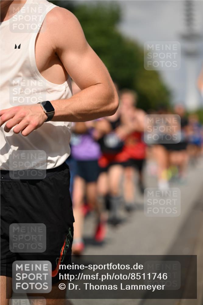29.06.2025 - hella hamburg halbmarathon Dr. Thomas Lammeyer http://msf.ph/oto/8511746 29.06.2025 10:01:00 Kennedybrücke 1086, 1381, 1442, 1833, 2074, 2111, 2378, 2396, 2595, 2814, 2839, 2869, 3103, 3575, 3652, 3791, 4261, 4299, 4558, 4726, 4770, 4897, 5013, 5018, 5024, 5194, 5319, 5744, 5839, 6033, 6125, 6631, 6762, 6795, 7177, 7918, 8112, 8313, 8447, 8618, 8651, 8661, 8710, 8813, 8863, 8930, 8968, 9060, 9246, 9316, 9876, 9985, 10040, 10189, 10549, 10667, 10859, 10896, 11184, 11339, 11429 meine-sportfotos.de