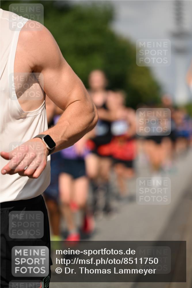29.06.2025 - hella hamburg halbmarathon Dr. Thomas Lammeyer http://msf.ph/oto/8511750 29.06.2025 10:01:00 Kennedybrücke 1086, 1381, 1442, 1833, 2074, 2111, 2378, 2396, 2595, 2814, 2839, 2869, 3103, 3575, 3652, 3791, 4261, 4299, 4558, 4726, 4770, 4897, 5013, 5018, 5024, 5194, 5319, 5744, 5839, 6033, 6125, 6631, 6762, 6795, 7177, 7918, 8112, 8313, 8447, 8618, 8651, 8661, 8710, 8813, 8863, 8930, 8968, 9060, 9246, 9316, 9876, 9985, 10040, 10189, 10549, 10667, 10859, 10896, 11184, 11339, 11429 meine-sportfotos.de