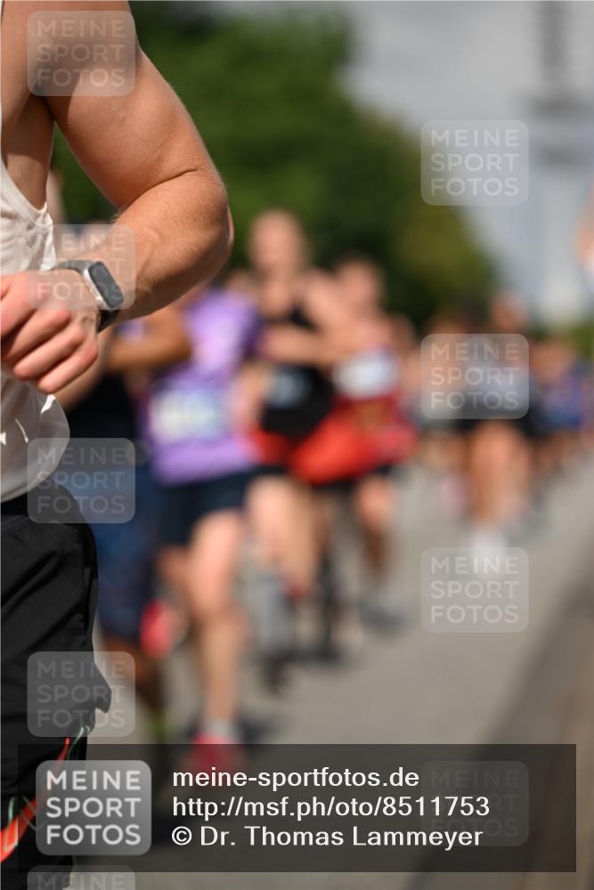 29.06.2025 - hella hamburg halbmarathon Dr. Thomas Lammeyer http://msf.ph/oto/8511753 29.06.2025 10:01:00 Kennedybrücke 1086, 1381, 1442, 1833, 2074, 2111, 2378, 2396, 2595, 2814, 2839, 2869, 3103, 3575, 3652, 3791, 4261, 4299, 4558, 4726, 4770, 4897, 5013, 5018, 5024, 5194, 5319, 5744, 5839, 6033, 6125, 6631, 6762, 6795, 7177, 7918, 8112, 8313, 8447, 8618, 8651, 8661, 8710, 8813, 8863, 8930, 8968, 9060, 9246, 9316, 9876, 9985, 10040, 10189, 10549, 10667, 10859, 10896, 11184, 11339, 11429 meine-sportfotos.de