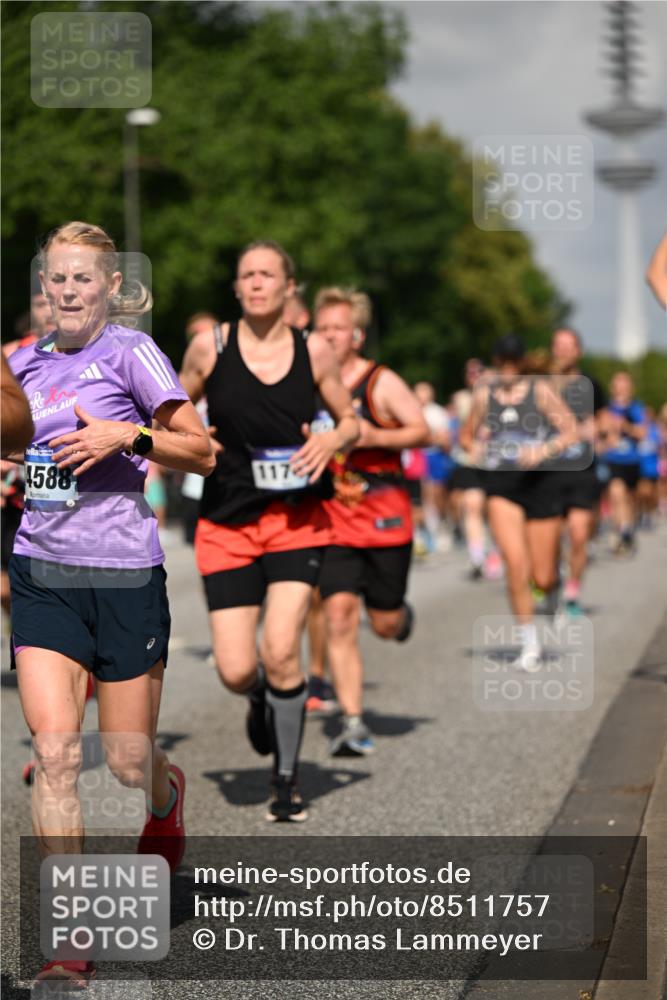 29.06.2025 - hella hamburg halbmarathon Dr. Thomas Lammeyer http://msf.ph/oto/8511757 29.06.2025 10:01:01 Kennedybrücke 1086, 1327, 1381, 1442, 1833, 2074, 2111, 2119, 2396, 2595, 2814, 2839, 2869, 3103, 3575, 3652, 3791, 4261, 4299, 4558, 4726, 4770, 4897, 5013, 5018, 5024, 5194, 5319, 5744, 6033, 6125, 6631, 6762, 6795, 7177, 7918, 8112, 8313, 8447, 8618, 8651, 8661, 8710, 8813, 8863, 8930, 8968, 9060, 9246, 9316, 9876, 9985, 10040, 10189, 10549, 10667, 10859, 10896, 11184, 11339, 11429 meine-sportfotos.de