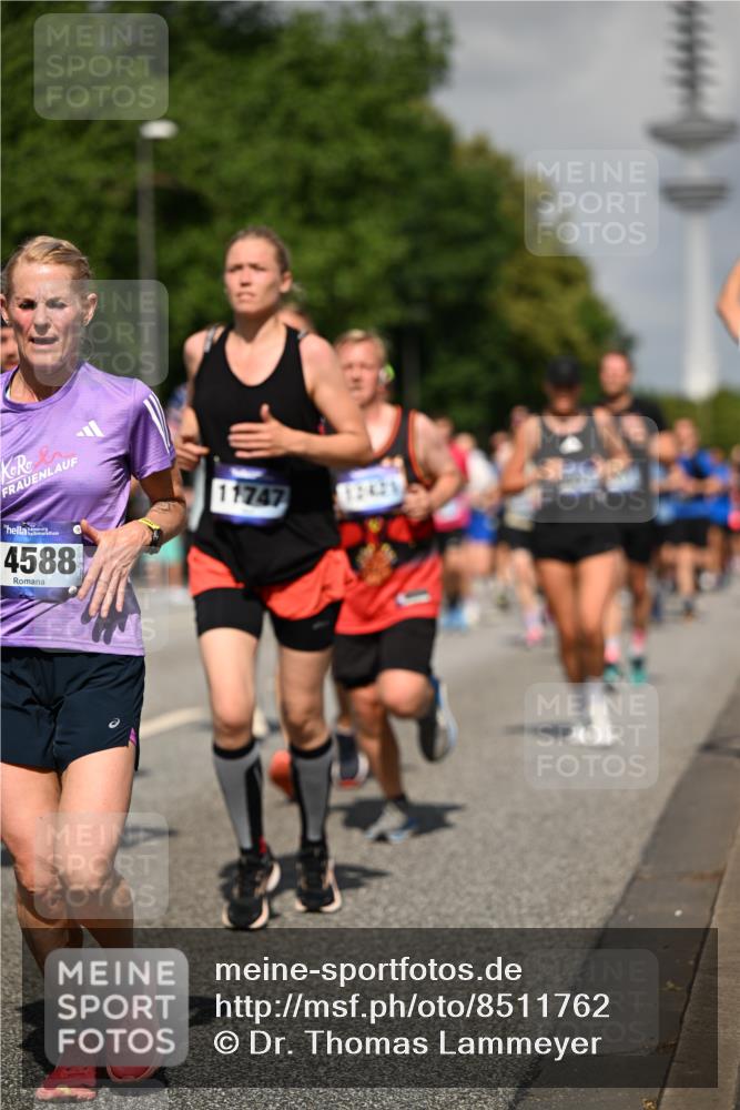 29.06.2025 - hella hamburg halbmarathon Dr. Thomas Lammeyer http://msf.ph/oto/8511762 29.06.2025 10:01:01 Kennedybrücke 1086, 1327, 1381, 1442, 1833, 2074, 2111, 2119, 2396, 2595, 2814, 2839, 2869, 3103, 3575, 3652, 3791, 4261, 4299, 4558, 4726, 4770, 4897, 5013, 5018, 5024, 5194, 5319, 5744, 6033, 6125, 6631, 6762, 6795, 7177, 7918, 8112, 8313, 8447, 8618, 8651, 8661, 8710, 8813, 8863, 8930, 8968, 9060, 9246, 9316, 9876, 9985, 10040, 10189, 10549, 10667, 10859, 10896, 11184, 11339, 11429 meine-sportfotos.de