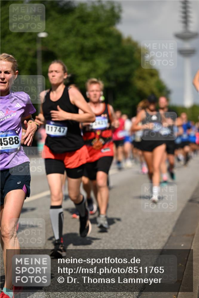 29.06.2025 - hella hamburg halbmarathon Dr. Thomas Lammeyer http://msf.ph/oto/8511765 29.06.2025 10:01:01 Kennedybrücke 1086, 1327, 1381, 1442, 1833, 2074, 2111, 2119, 2396, 2595, 2814, 2839, 2869, 3103, 3575, 3652, 3791, 4261, 4299, 4558, 4726, 4770, 4897, 5013, 5018, 5024, 5194, 5319, 5744, 6033, 6125, 6631, 6762, 6795, 7177, 7918, 8112, 8313, 8447, 8618, 8651, 8661, 8710, 8813, 8863, 8930, 8968, 9060, 9246, 9316, 9876, 9985, 10040, 10189, 10549, 10667, 10859, 10896, 11184, 11339, 11429 meine-sportfotos.de