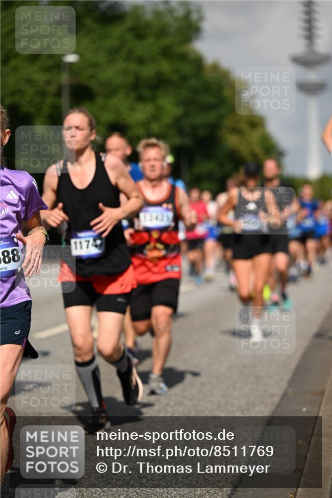 29.06.2025 - hella hamburg halbmarathon Dr. Thomas Lammeyer http://msf.ph/oto/8511769 29.06.2025 10:01:01 Kennedybrücke 1086, 1327, 1381, 1442, 1833, 2074, 2111, 2119, 2396, 2595, 2814, 2839, 2869, 3103, 3575, 3652, 3791, 4261, 4299, 4558, 4726, 4770, 4897, 5013, 5018, 5024, 5194, 5319, 5744, 6033, 6125, 6631, 6762, 6795, 7177, 7918, 8112, 8313, 8447, 8618, 8651, 8661, 8710, 8813, 8863, 8930, 8968, 9060, 9246, 9316, 9876, 9985, 10040, 10189, 10549, 10667, 10859, 10896, 11184, 11339, 11429 meine-sportfotos.de
