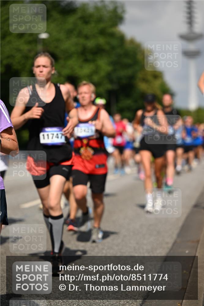 29.06.2025 - hella hamburg halbmarathon Dr. Thomas Lammeyer http://msf.ph/oto/8511774 29.06.2025 10:01:01 Kennedybrücke 1086, 1327, 1381, 1442, 1833, 2074, 2111, 2119, 2396, 2595, 2814, 2839, 2869, 3103, 3575, 3652, 3791, 4261, 4299, 4558, 4726, 4770, 4897, 5013, 5018, 5024, 5194, 5319, 5744, 6033, 6125, 6631, 6762, 6795, 7177, 7918, 8112, 8313, 8447, 8618, 8651, 8661, 8710, 8813, 8863, 8930, 8968, 9060, 9246, 9316, 9876, 9985, 10040, 10189, 10549, 10667, 10859, 10896, 11184, 11339, 11429 meine-sportfotos.de
