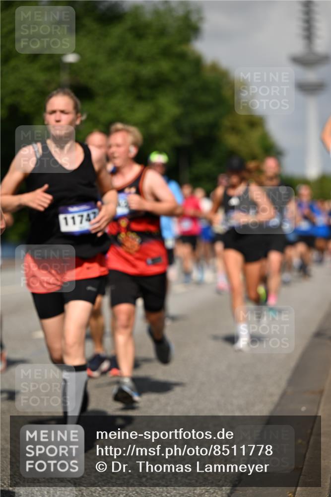 29.06.2025 - hella hamburg halbmarathon Dr. Thomas Lammeyer http://msf.ph/oto/8511778 29.06.2025 10:01:01 Kennedybrücke 1086, 1327, 1381, 1442, 1833, 2074, 2111, 2119, 2396, 2595, 2814, 2839, 2869, 3103, 3575, 3652, 3791, 4261, 4299, 4558, 4726, 4770, 4897, 5013, 5018, 5024, 5194, 5319, 5744, 6033, 6125, 6631, 6762, 6795, 7177, 7918, 8112, 8313, 8447, 8618, 8651, 8661, 8710, 8813, 8863, 8930, 8968, 9060, 9246, 9316, 9876, 9985, 10040, 10189, 10549, 10667, 10859, 10896, 11184, 11339, 11429 meine-sportfotos.de