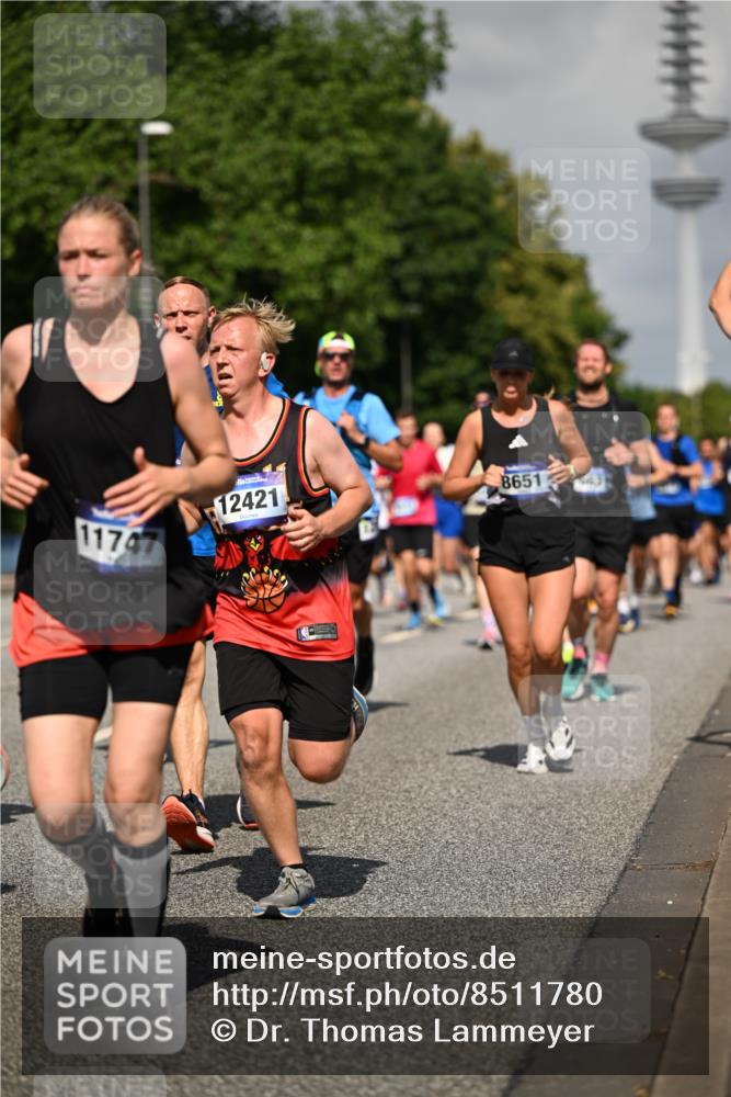29.06.2025 - hella hamburg halbmarathon Dr. Thomas Lammeyer http://msf.ph/oto/8511780 29.06.2025 10:01:02 Kennedybrücke 1086, 1327, 1381, 1442, 1833, 2074, 2111, 2119, 2396, 2595, 2814, 2869, 3103, 3575, 3652, 3791, 4261, 4299, 4558, 4726, 4770, 4897, 5013, 5018, 5024, 5319, 5744, 6033, 6125, 6631, 6762, 6795, 7177, 7259, 7918, 8112, 8447, 8651, 8661, 8710, 8813, 8930, 8968, 9060, 9246, 9316, 9876, 9985, 10040, 10189, 10549, 10667, 10896, 11184, 11339 meine-sportfotos.de