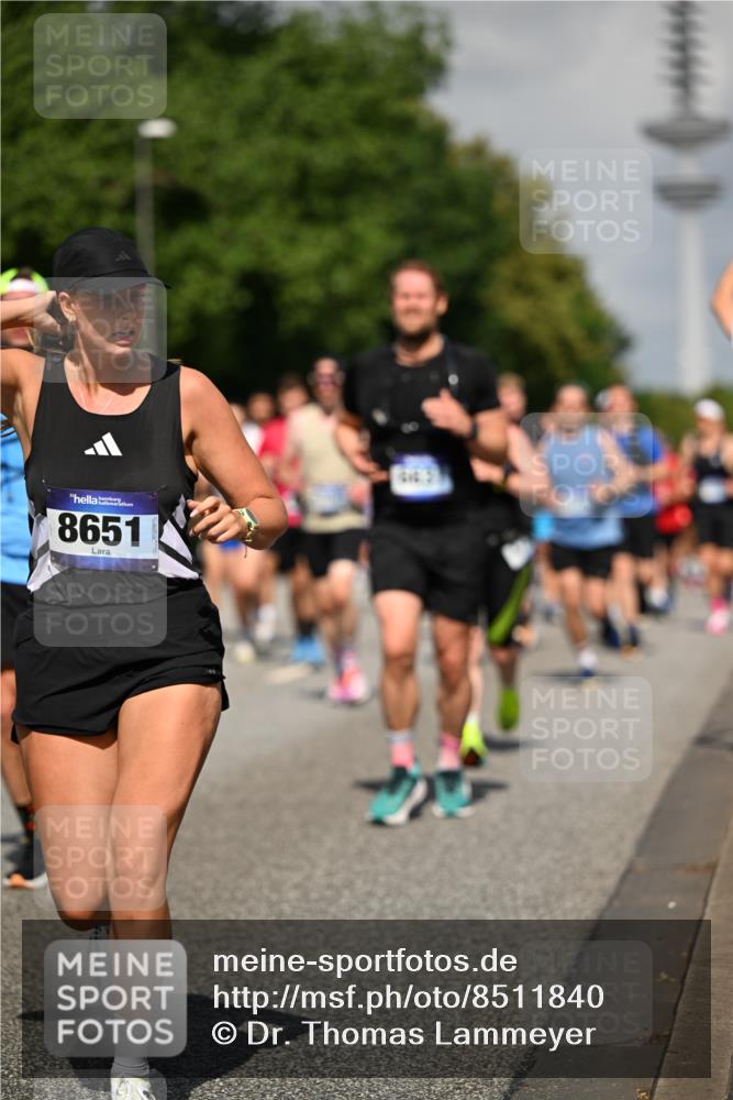 29.06.2025 - hella hamburg halbmarathon Dr. Thomas Lammeyer http://msf.ph/oto/8511840 29.06.2025 10:01:04 Kennedybrücke 1086, 1327, 1381, 1442, 1833, 2074, 2111, 2119, 2595, 2814, 2855, 3093, 3103, 3575, 3652, 3791, 4261, 4299, 4558, 4726, 4770, 4897, 5013, 5018, 5024, 5319, 5744, 6033, 6125, 6631, 6762, 6795, 7177, 7259, 7397, 7918, 8447, 8651, 8813, 8930, 8968, 9060, 9246, 9316, 9876, 9985, 10040, 10133, 10191, 10192, 10549, 10667, 10896, 11184, 11339 meine-sportfotos.de