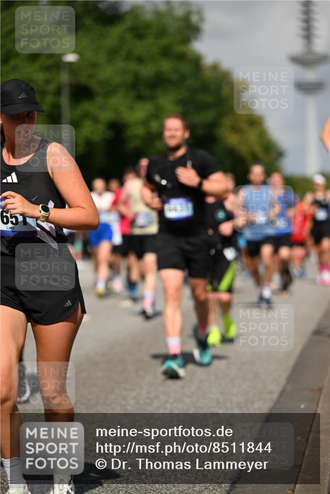 29.06.2025 - hella hamburg halbmarathon Dr. Thomas Lammeyer http://msf.ph/oto/8511844 29.06.2025 10:01:04 Kennedybrücke 1086, 1327, 1381, 1442, 1833, 2074, 2111, 2119, 2595, 2814, 2855, 3093, 3103, 3575, 3652, 3791, 4261, 4299, 4558, 4726, 4770, 4897, 5013, 5018, 5024, 5319, 5744, 6033, 6125, 6631, 6762, 6795, 7177, 7259, 7397, 7918, 8447, 8651, 8813, 8930, 8968, 9060, 9246, 9316, 9876, 9985, 10040, 10133, 10191, 10192, 10549, 10667, 10896, 11184, 11339 meine-sportfotos.de