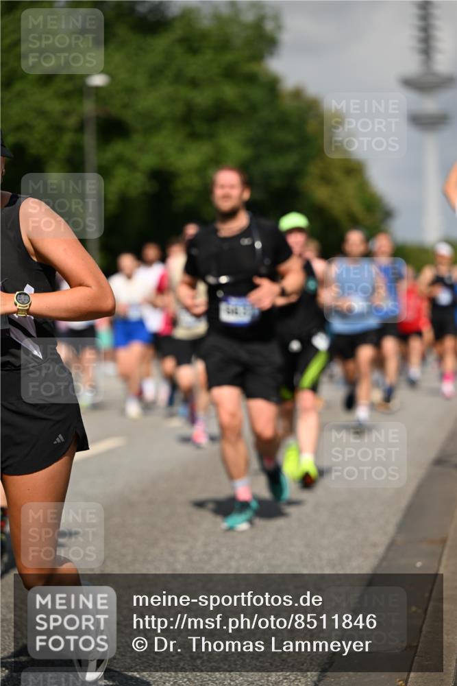 29.06.2025 - hella hamburg halbmarathon Dr. Thomas Lammeyer http://msf.ph/oto/8511846 29.06.2025 10:01:04 Kennedybrücke 1086, 1327, 1381, 1442, 1833, 2074, 2111, 2119, 2595, 2814, 2855, 3093, 3103, 3575, 3652, 3791, 4261, 4299, 4558, 4726, 4770, 4897, 5013, 5018, 5024, 5319, 5744, 6033, 6125, 6631, 6762, 6795, 7177, 7259, 7397, 7918, 8447, 8651, 8813, 8930, 8968, 9060, 9246, 9316, 9876, 9985, 10040, 10133, 10191, 10192, 10549, 10667, 10896, 11184, 11339 meine-sportfotos.de