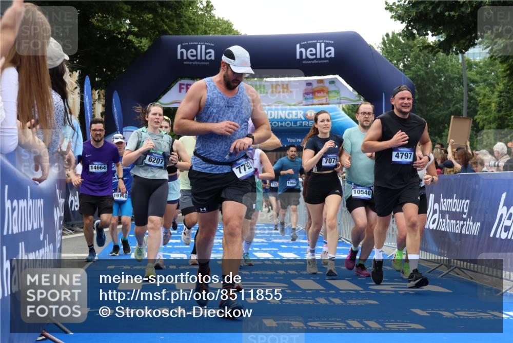 29.06.2025 - hella hamburg halbmarathon Strokosch-Dieckow http://msf.ph/oto/8511855 29.06.2025 11:20:11 Ziel 1052, 2315, 4383, 4797, 5556, 6207, 6533, 7051, 7075, 7137, 7792, 10141, 10540, 10647, 10663, 11434, 13255, 13342, 13678, 14550, 14664, 14760, 15470, 16569, 16925, 17311, 17427, 19148, 19172 meine-sportfotos.de
